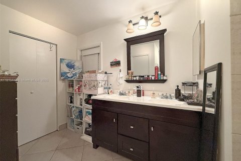 Casa en venta en Miami, Florida, 3 dormitorios, 143.16 m2 № 1756200 - foto 28