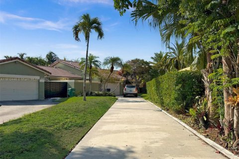 Casa en venta en Miami, Florida, 3 dormitorios, 143.16 m2 № 1756200 - foto 1