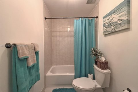 Casa en venta en Miami, Florida, 3 dormitorios, 143.16 m2 № 1756200 - foto 21
