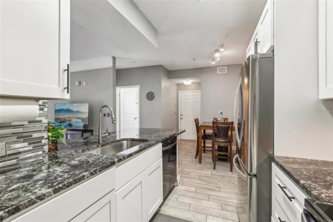 Condo in Tampa, Florida, 2 bedrooms  № 1887021 - photo 9