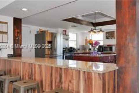 House in Fort Myers, Florida 6 bedrooms, 313.17 sq.m. № 1954690 - photo 20