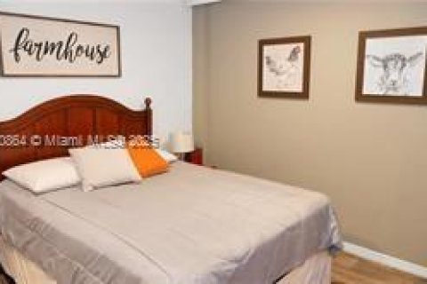 House in Fort Myers, Florida 6 bedrooms, 313.17 sq.m. № 1954690 - photo 5