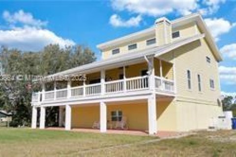 House in Fort Myers, Florida 6 bedrooms, 313.17 sq.m. № 1954690