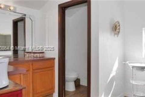 House in Fort Myers, Florida 6 bedrooms, 313.17 sq.m. № 1954690 - photo 16