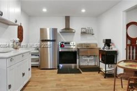 House in Fort Myers, Florida 6 bedrooms, 313.17 sq.m. № 1954690 - photo 7