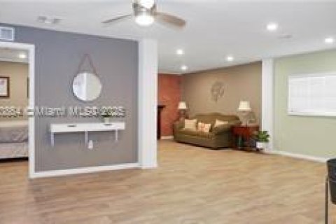 House in Fort Myers, Florida 6 bedrooms, 313.17 sq.m. № 1954690 - photo 6