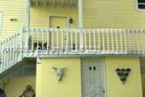 House in Fort Myers, Florida 6 bedrooms, 313.17 sq.m. № 1954690 - photo 25