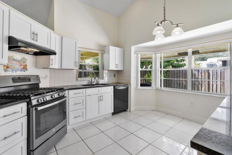 Villa ou maison à louer à Sunrise, Floride: 4 chambres, 149.57 m2 № 1996870 - photo 12