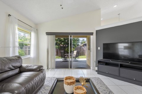 Villa ou maison à louer à Sunrise, Floride: 4 chambres, 149.57 m2 № 1996870 - photo 11