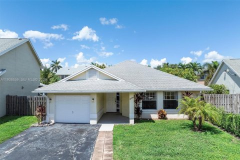 Villa ou maison à louer à Sunrise, Floride: 4 chambres, 149.57 m2 № 1996870 - photo 3