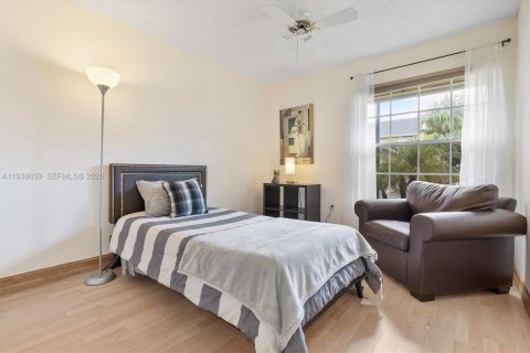 Villa ou maison à louer à Sunrise, Floride: 4 chambres, 149.57 m2 № 1996870 - photo 23