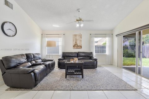 Villa ou maison à louer à Sunrise, Floride: 4 chambres, 149.57 m2 № 1996870 - photo 9