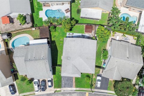 Villa ou maison à louer à Sunrise, Floride: 4 chambres, 149.57 m2 № 1996870 - photo 4