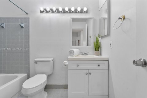 Villa ou maison à louer à Sunrise, Floride: 4 chambres, 149.57 m2 № 1996870 - photo 21