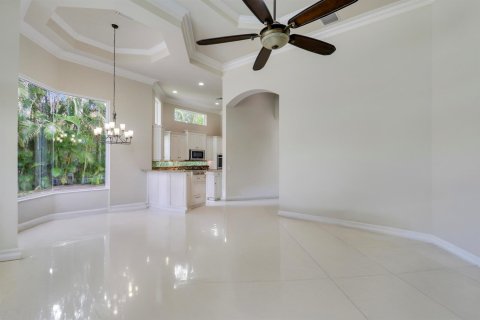 House in Jupiter, Florida 5 bedrooms, 390.19 sq.m. № 2260318 - photo 14