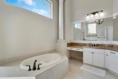 House in Jupiter, Florida 5 bedrooms, 390.19 sq.m. № 2260318 - photo 29