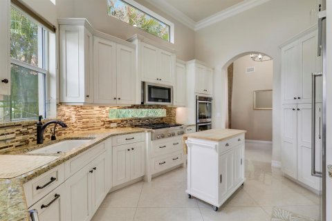 House in Jupiter, Florida 5 bedrooms, 390.19 sq.m. № 2260318 - photo 18