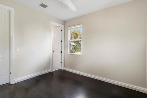 House in Jupiter, Florida 5 bedrooms, 390.19 sq.m. № 2260318 - photo 26