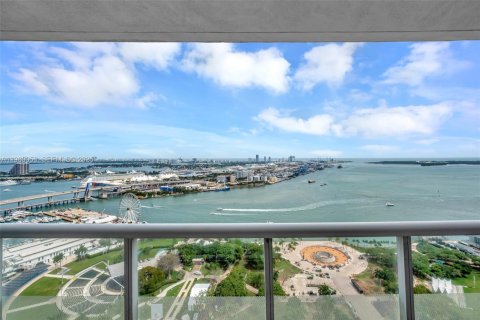 Copropriété à louer à Miami, Floride: 3 chambres, 166.2 m2 № 2079790 - photo 2