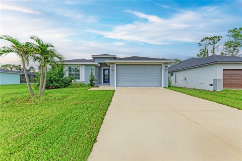 House in Rotonda, Florida 3 bedrooms, 149.39 sq.m. № 1900572 - photo 1