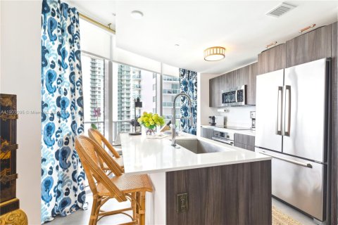 Condo in Miami, Florida, 2 bedrooms  № 2035653 - photo 15