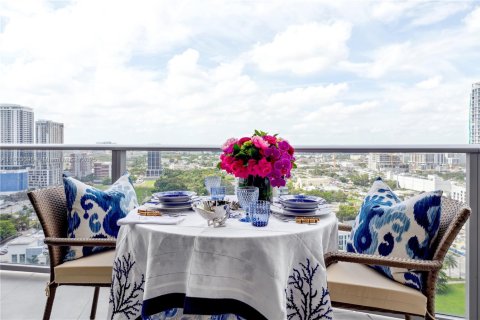 Condo in Miami, Florida, 2 bedrooms  № 2035653 - photo 3