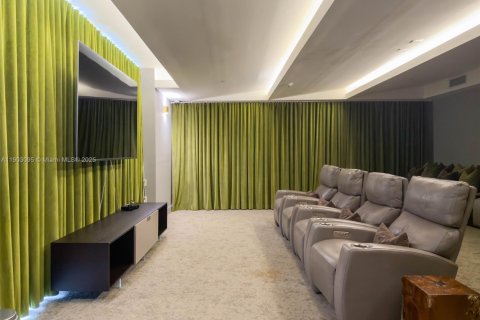 Condo in Miami, Florida, 2 bedrooms  № 2035653 - photo 27