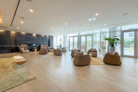 Condo in Miami, Florida, 2 bedrooms  № 2035653 - photo 25