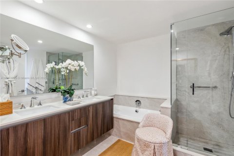 Condo in Miami, Florida, 2 bedrooms  № 2035653 - photo 18