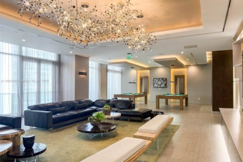 Condo in Miami, Florida, 2 bedrooms  № 2035653 - photo 23