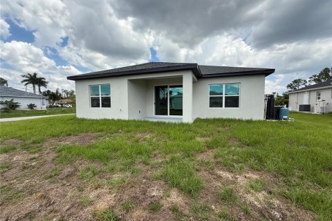 Снять в аренду виллу или дом в Норт-Порт, Флорида 4 комнаты, 153.29м2, № 2229514 - фото 17