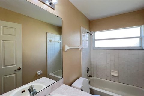House in Kissimmee, Florida 3 bedrooms, 117.24 sq.m. № 2197212 - photo 13