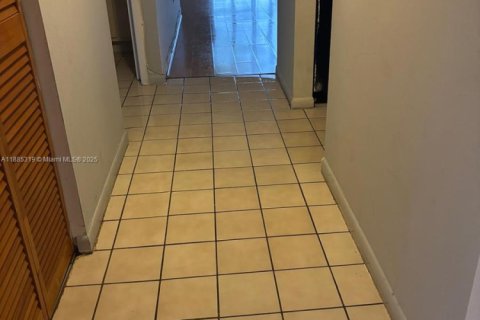 Снять в аренду кондоминиум в Майами, Флорида 2 спальни, 90.12м2, № 1931507 - фото 4