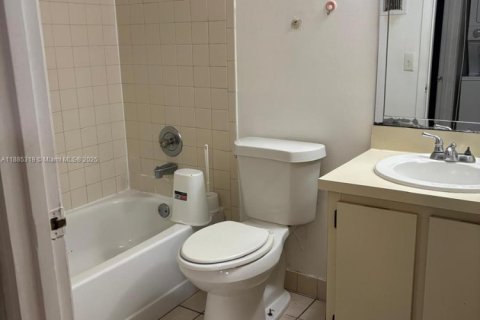 Снять в аренду кондоминиум в Майами, Флорида 2 спальни, 90.12м2, № 1931507 - фото 5