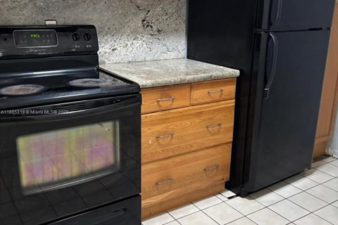 Снять в аренду кондоминиум в Майами, Флорида 2 спальни, 90.12м2, № 1931507 - фото 3