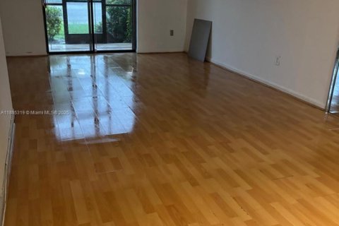 Снять в аренду кондоминиум в Майами, Флорида 2 спальни, 90.12м2, № 1931507 - фото 2