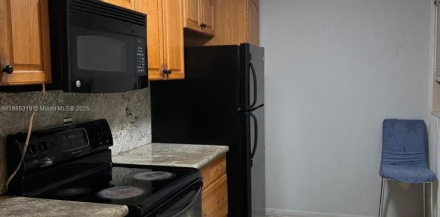 Кондоминиум с 2 спальнями в Майами, Флорида № 1931507