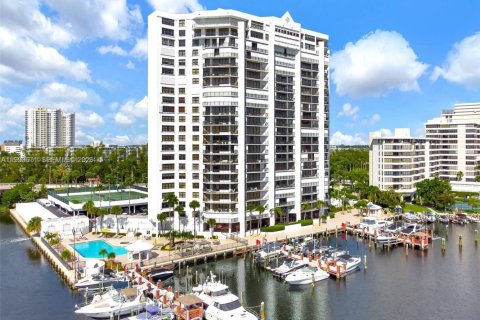 Condominio en Hallandale Beach, Florida, 2 dormitorios  № 2067515