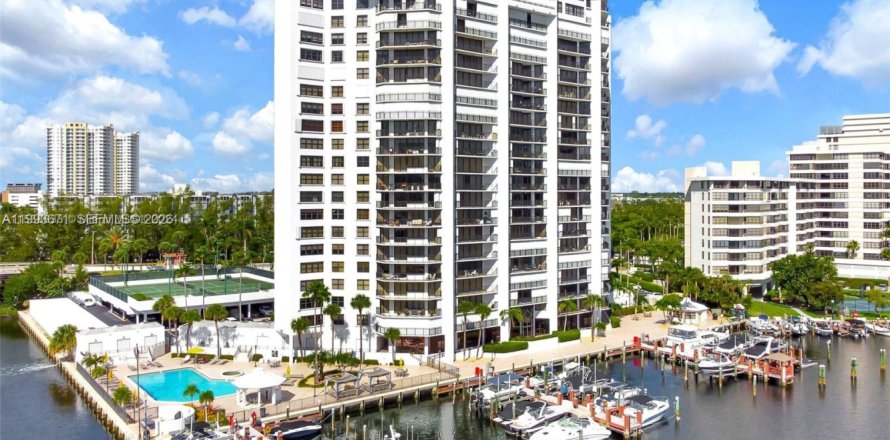 Condominio en Hallandale Beach, Florida, 2 dormitorios  № 2067515