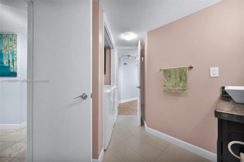 Condominio en alquiler en Hallandale Beach, Florida, 2 dormitorios, 144.28 m2 № 2067515 - foto 11
