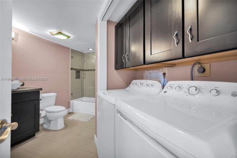 Condominio en alquiler en Hallandale Beach, Florida, 2 dormitorios, 144.28 m2 № 2067515 - foto 9