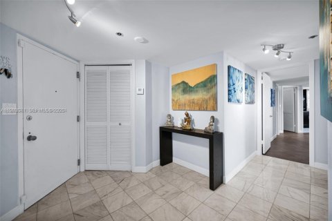 Condominio en alquiler en Hallandale Beach, Florida, 2 dormitorios, 144.28 m2 № 2067515 - foto 13