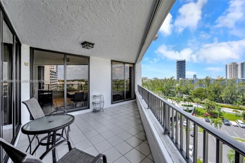 Condominio en alquiler en Hallandale Beach, Florida, 2 dormitorios, 144.28 m2 № 2067515 - foto 28