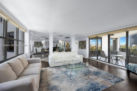 Condominio en alquiler en Hallandale Beach, Florida, 2 dormitorios, 144.28 m2 № 2067515 - foto 23