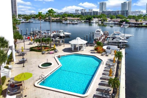 Condominio en alquiler en Hallandale Beach, Florida, 2 dormitorios, 144.28 m2 № 2067515 - foto 4