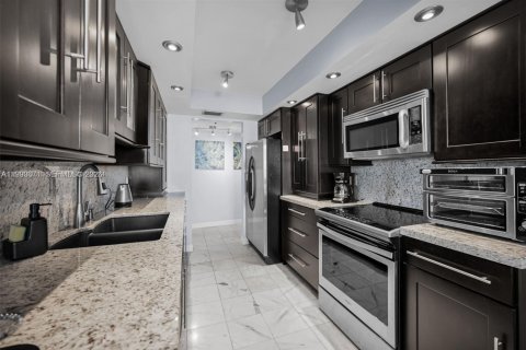 Condominio en alquiler en Hallandale Beach, Florida, 2 dormitorios, 144.28 m2 № 2067515 - foto 30