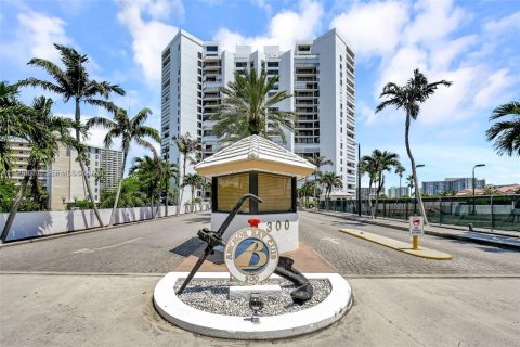 Condominio en alquiler en Hallandale Beach, Florida, 2 dormitorios, 144.28 m2 № 2067515 - foto 3