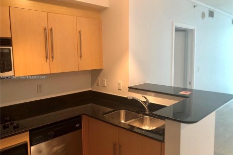 Condo in Miami, Florida, 2 bedrooms  № 2075384 - photo 2
