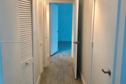 Condo in Miami, Florida, 2 bedrooms  № 2075384 - photo 5