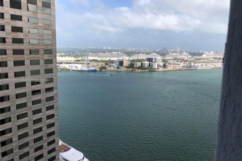 Condo in Miami, Florida, 2 bedrooms  № 2075384 - photo 9